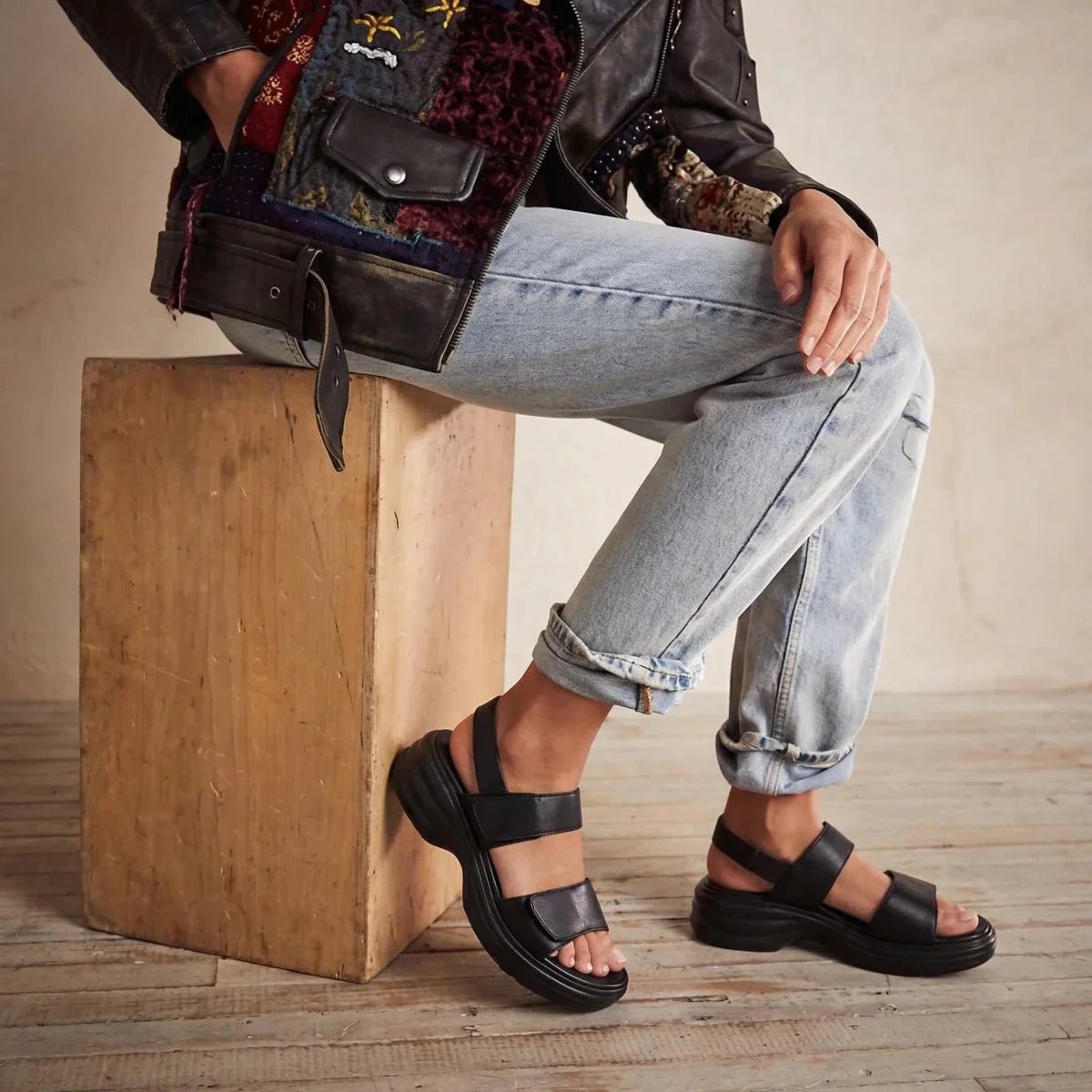 ModestyM276-Black-35Omega Walk