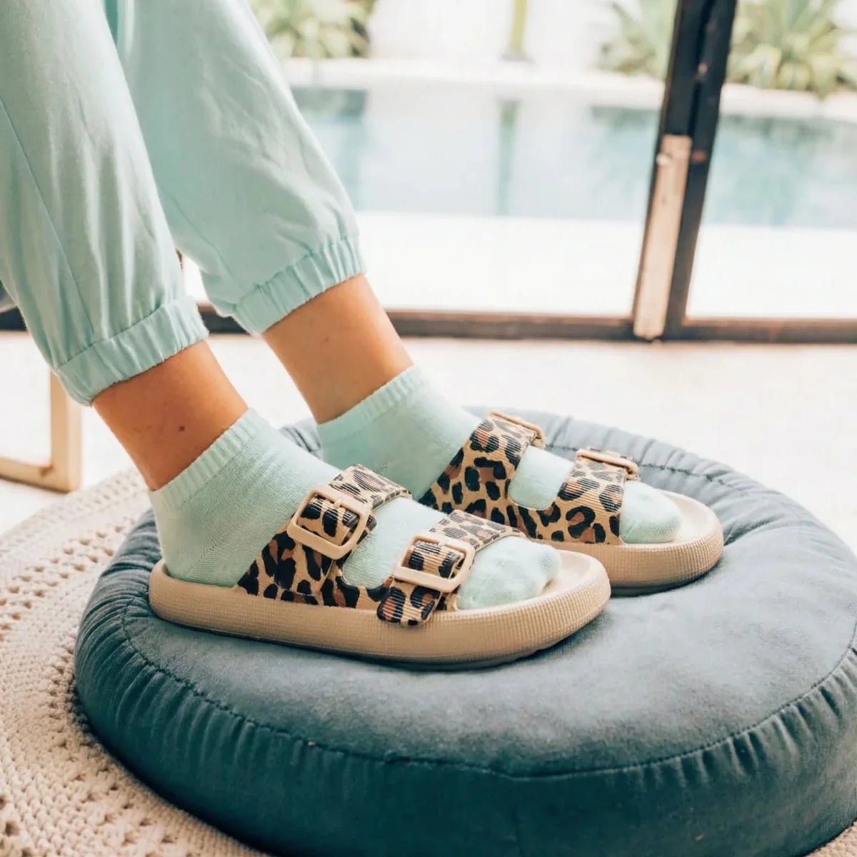 VibeM282-Leopard-35-36Omega Walk